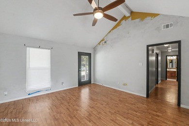 Great opportunity to own a 3 bedroom, 2 bathroom home in the - photo 6