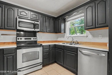 Great opportunity to own a 3 bedroom, 2 bathroom home in the - photo 8