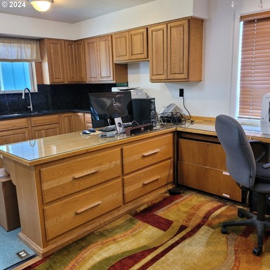 Excellent investment opportunity. Medical park zoning allows