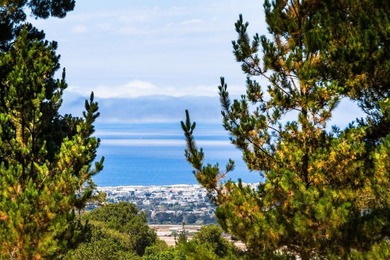 High above Carmel and Monterey Bay, this remarkable 27.13-acre - photo 2