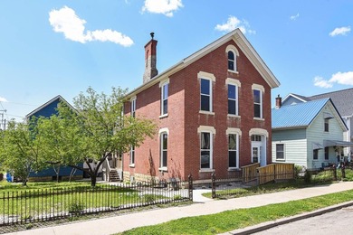 Completely remodeled from start to finish, this striking - photo 1
