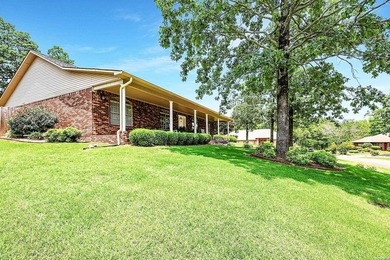 Welcome to this lovely home located in a highly sought-after - photo 2