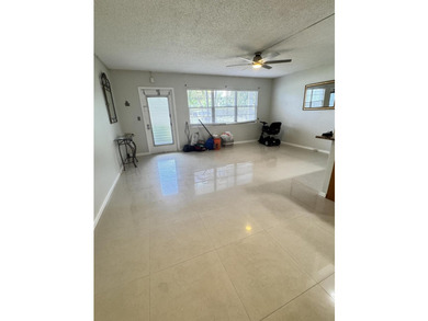 Welcome to this charming first-floor, one-bedroom - photo 2