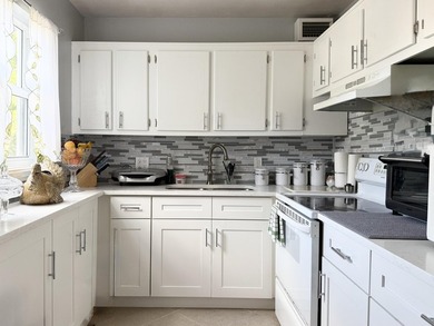 Bright and spacious 2-bedroom, 2nd floor corner unit located in - photo 2