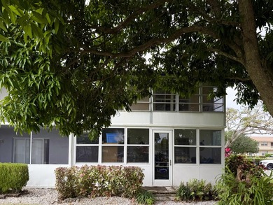 Bright and spacious 2-bedroom, 2nd floor corner unit located in - photo 9