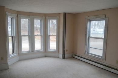 Small New England Farmhouse is close to downtown built - photo 5