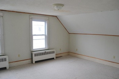 Small New England Farmhouse is close to downtown built - photo 9