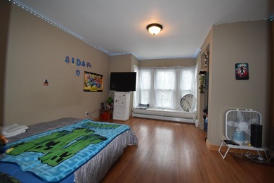 You'll find more house than you expect from the street with this - photo 11