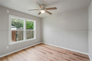 Move-in ready and beautifully remodeled, this charming 3-bedroom - photo 13