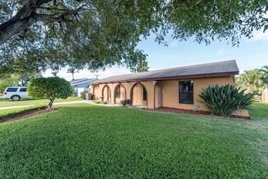 NO HOA! 3 bedroom/2 bath pool home located on a quiet street in - photo 3