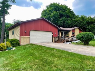 **HIGHEST AND BEST BY 9AM ON SATURDAY, 7/18** Welcome home to - photo 2