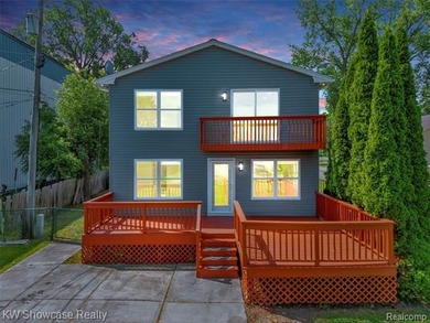 Welcome to this beautifully maintained home nestled in the heart - photo 1