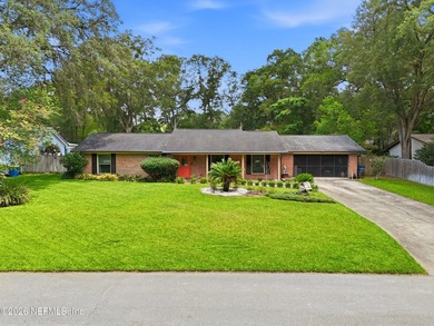 Welcome home to this beautifully maintained all-brick 3-bedroom - photo 1