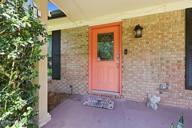 Welcome home to this beautifully maintained all-brick 3-bedroom - photo 4