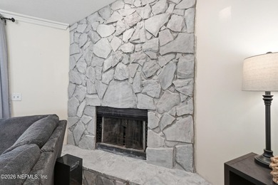 Welcome to this beautiful 4-bedroom, 2.5-bath home in the heart - photo 6