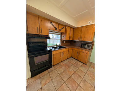 Charming 1-bedroom home with a spacious, fully fenced yard - photo 6