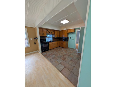 Charming 1-bedroom home with a spacious, fully fenced yard - photo 8