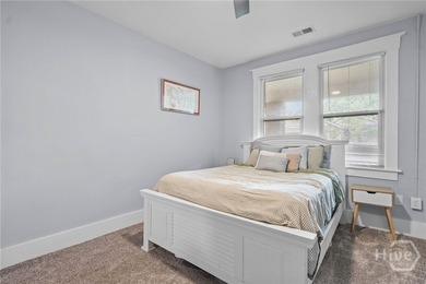Welcome to this beautifully renovated bungalow in the heart of - photo 10