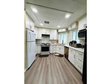 Welcome to the beautiful 1,344 sqft 3 bedroom, 2 bathroom mobile - photo 2