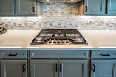 Stunning 2024 Del Webb Stellar model with private screened pool - photo 6