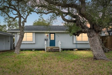 Furnished 2-Bedroom Cottage Just Steps from the Beach! Welcome - photo 1