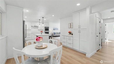 Experience the perfect blend of modern design and Northwest - photo 16