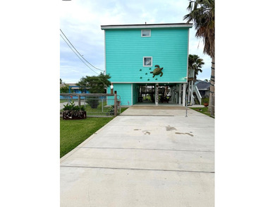 Welcome to your coastal escape in the heart of Rockport! This - photo 1