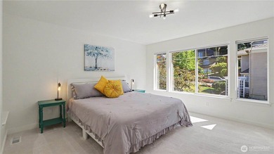 Experience the perfect blend of modern design and Northwest - photo 24