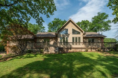 Enjoy beautiful views and privacy in this one level home that - photo 1