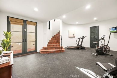 Nestled serenely on the front row, this extraordinary estate - photo 42