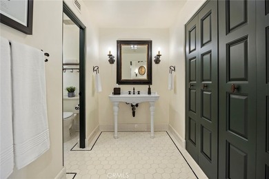 Nestled serenely on the front row, this extraordinary estate - photo 50
