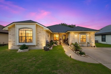Back ON MARKET, no fault of seller! Spacious 4-bedroom, 2-bath - photo 1