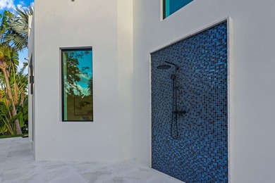 Tucked away at the end of a quiet, private lane in the exclusive - photo 54