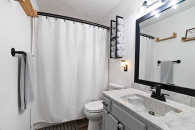Back ON MARKET, no fault of seller! Spacious 4-bedroom, 2-bath - photo 6