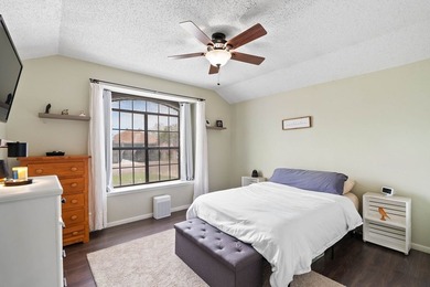Back ON MARKET, no fault of seller! Spacious 4-bedroom, 2-bath - photo 7