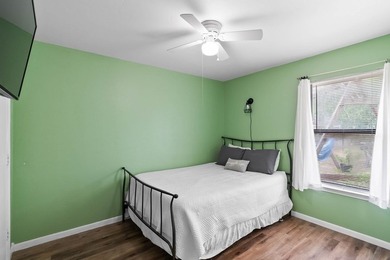 Back ON MARKET, no fault of seller! Spacious 4-bedroom, 2-bath - photo 9