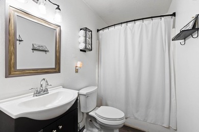 Back ON MARKET, no fault of seller! Spacious 4-bedroom, 2-bath - photo 10