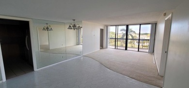 2/2 UNIT, OPEN KITCHEN, PANTRY & BREAKFAST AREA, TILED DINING - photo 5