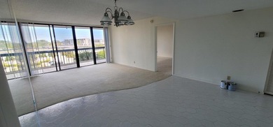 2/2 UNIT, OPEN KITCHEN, PANTRY & BREAKFAST AREA, TILED DINING - photo 6