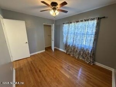 Easy access to downtown and shopping. Quiet neighborhood - photo 4