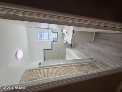 Easy access to downtown and shopping. Quiet neighborhood - photo 5