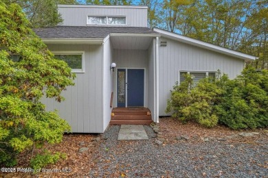 Lake Home For Sale in Lake Ariel, Pennsylvania