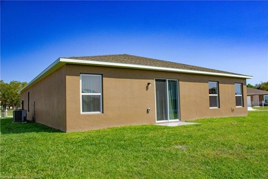 Welcome to this 4-bedroom, 2-bathroom home, perfect for families - photo 27