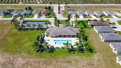 Welcome to this 4-bedroom, 2-bathroom home, perfect for families - photo 36