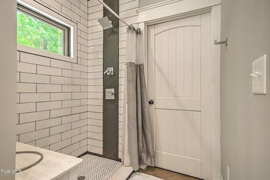 Back on the Market at no fault of house or Sellers. Luxury - photo 46