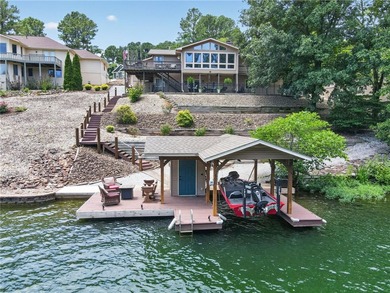 Luxury lakefront living on beautiful Loch Lomond. Nearly 4,000 - photo 2
