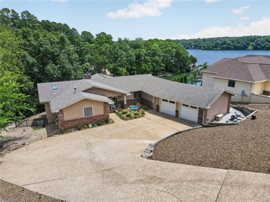 Luxury lakefront living on beautiful Loch Lomond. Nearly 4,000 - photo 6