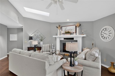 Luxury lakefront living on beautiful Loch Lomond. Nearly 4,000 - photo 10