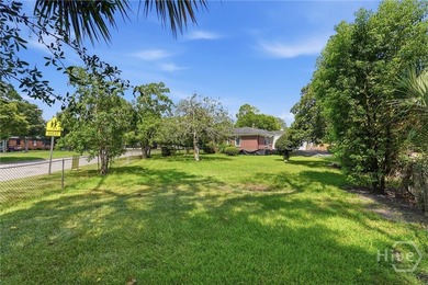 Situated directly on lively Hull Park in the heart of Ardsley - photo 4