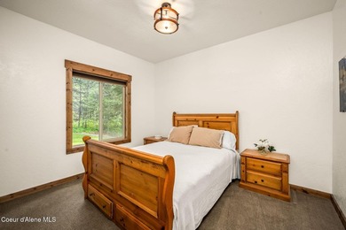 Spectacular North Idaho Rustic Mountain home! This stunning - photo 25